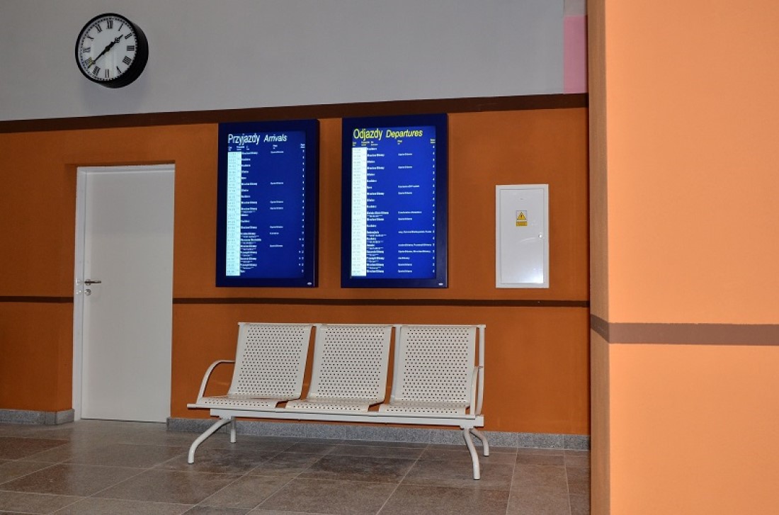 Customer Information Screens (CIS) next train departures
