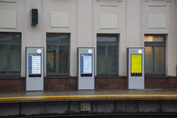 Totem-passenger-information-displays-WOP-stacja-Radom