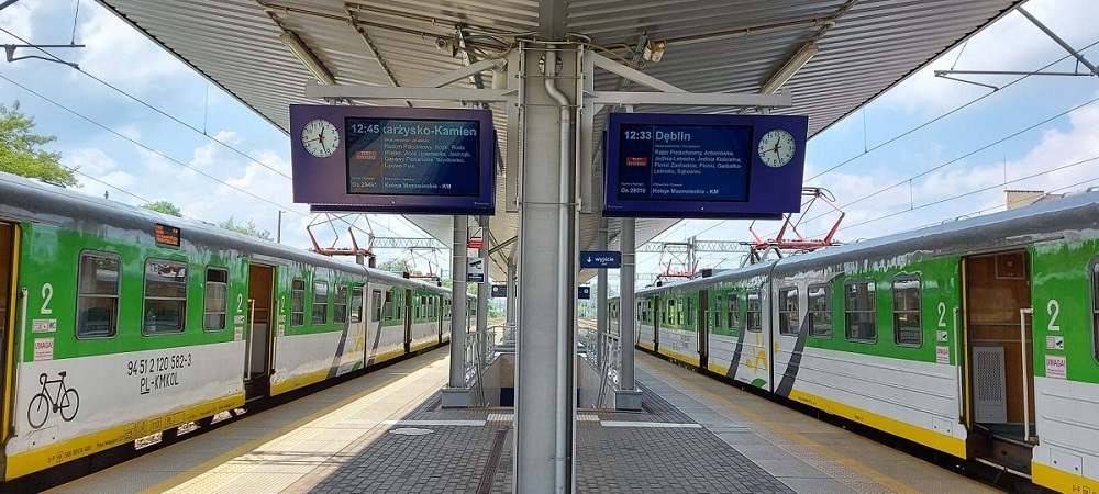 wyświetlacze peronowe train platform displays IPI6 CSDIP pkp plk